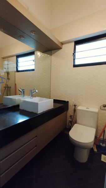 684B Jurong West Street 64 HDB Flat For Sale at S$ 738,000 | PropertyGuru Singapore - Bathroom