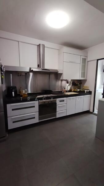 684B Jurong West Street 64 HDB Flat For Sale at S$ 738,000 | PropertyGuru Singapore - Kitchen