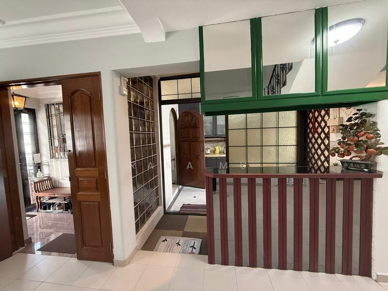 Dry Kitchen / Bar Counter