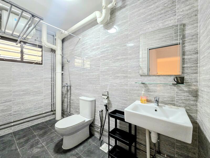 2nd floor common bathroom