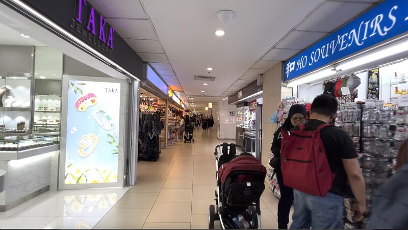 Lucky Plaza, 304 Orchard Road, 226 sqft, Mall Shop For Sale, by Alvin Chua, 500006644 - Corridor - CommercialGuru.com.sg