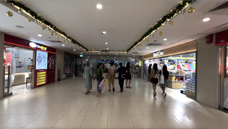 Lucky Plaza, 304 Orchard Road, 226 sqft, Mall Shop For Sale, by Alvin Chua, 500006644 - Entrance - CommercialGuru.com.sg