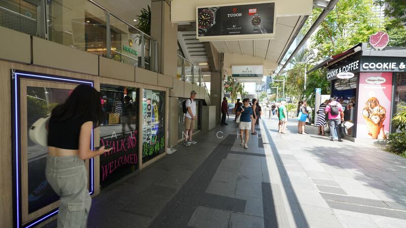 Lucky Plaza, 304 Orchard Road, 226 sqft, Mall Shop For Sale, by Alvin Chua, 500006644 - Walkway - CommercialGuru.com.sg