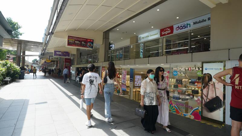 Lucky Plaza, 304 Orchard Road, 226 sqft, Mall Shop For Sale, by Alvin Chua, 500006644 - Walkway - CommercialGuru.com.sg