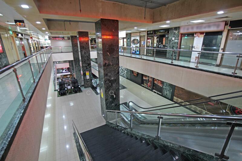 Orchard Towers, 400 Orchard Road, 344 sqft, Other Retail For Rent, by Victor Koh, 500006647 - Corridor - CommercialGuru.com.sg