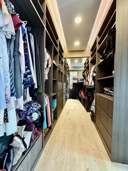 Walk-in Wardrobe