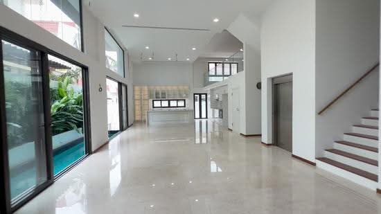 Brand New with Pool, 5 levels with Lift, 7 Big bedrooms ensuite, huge living & dining hall, Walk to Stevens MRT, call 8130 3636 to view, Tanglin / Holland / Bukit Timah, 7 Bedrooms, 9,500 sqft, Semi-Detached House For Sale, by Kim Yan 金燕, 500006856 - PropertyGuru.com.sg