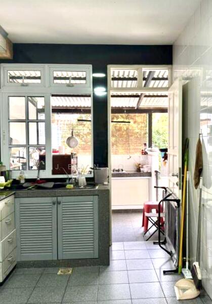 1KM NANYANG PRI. RARE 2 STY SEMI-D. REGULAR ELEVATED LAND. WIDE FRONTAGE. JEAN 93571119, Namly / Coronation Road / Lantana / Greenleaf, Tanglin / Holland / Bukit Timah, 4 Bedrooms, 3,000 sqft, Semi-Detached House For Sale, by Jean Ong, 500006990 - Kitchen - PropertyGuru.com.sg