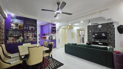 For Sale - Cheap and big 1,141 sqft 4A HDB. 8 mins' walk to TEL & NS MRT lines. No ethnic quota.