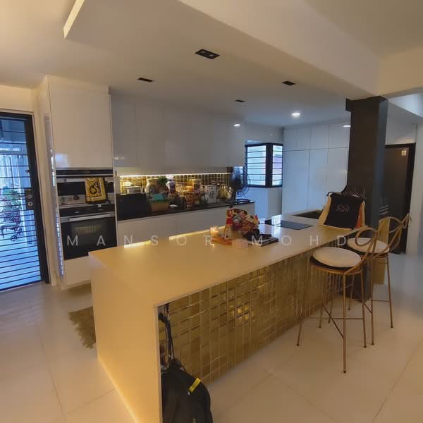 346 Woodlands Street 32, 346 Woodlands Street 32, 3 Bedrooms, 1,593 sqft, HDB Flat For Sale, by Mansor Mohd, 500007137 - Kitchen - PropertyGuru.com.sg