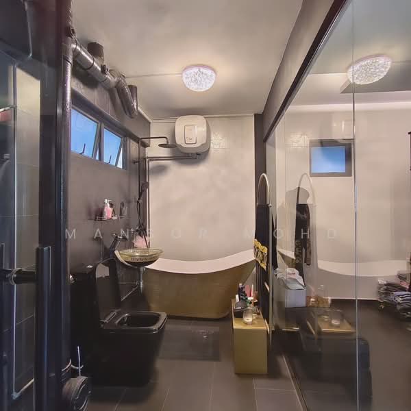 346 Woodlands Street 32, 346 Woodlands Street 32, 3 Bedrooms, 1,593 sqft, HDB Flat For Sale, by Mansor Mohd, 500007137 - Bathroom - PropertyGuru.com.sg