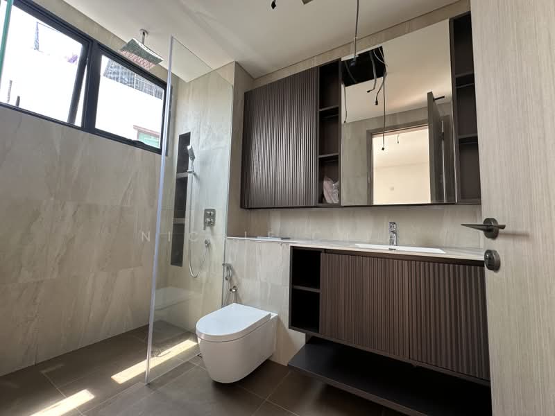 Lorong G Telok Kurau, Lorong G Telok Kurau , East Coast vicinity, 5 Bedrooms, 6,311 sqft, Semi-Detached House For Sale, by Nicole Chia, 500007197 - Bathroom - PropertyGuru.com.sg