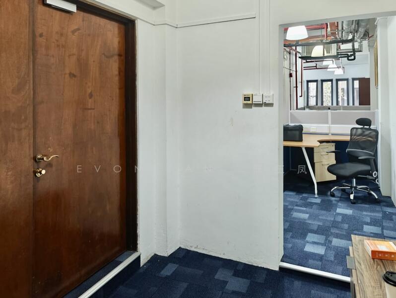 ✨ Shophouse Office with Lift, MRT, Parking, Far East Square | Pekin Street | Telok Ayer Street, 947 sqft, Office For Rent, by Evon Tan  陈玉凤, 500007229 - Corridor - CommercialGuru.com.sg