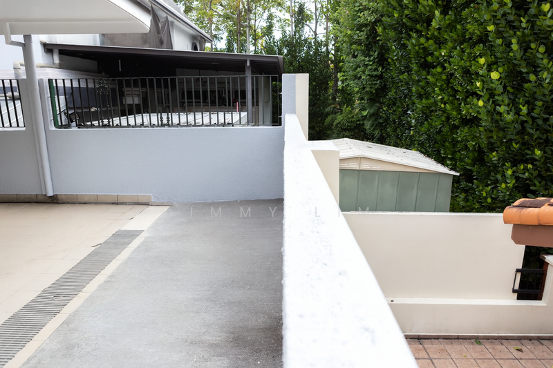 Elevated Privacy,higher than both sides