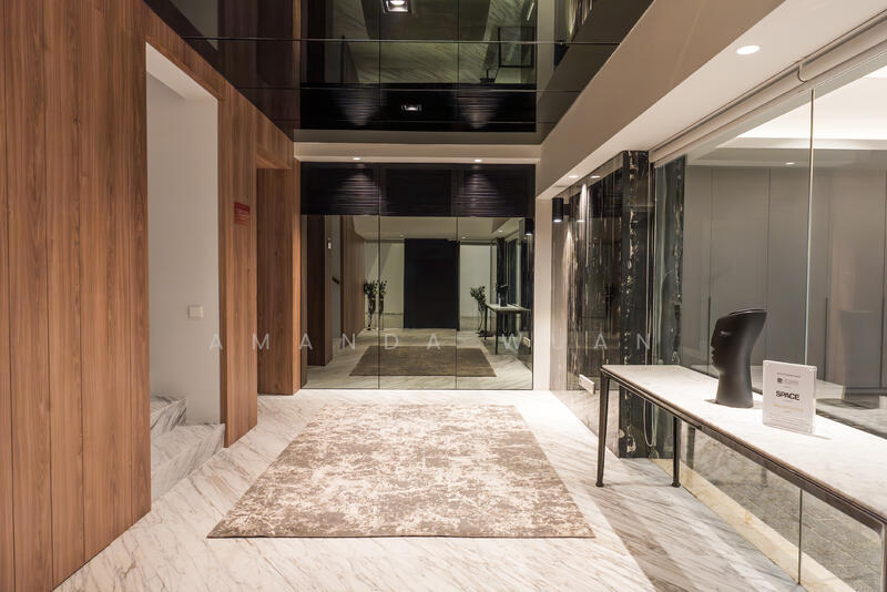 Air-conditioned arrival hall