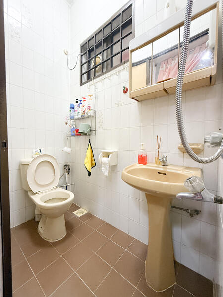 For Sale - UNDERVALUED FREEHOLD LANDED HOUSE FOR SALE