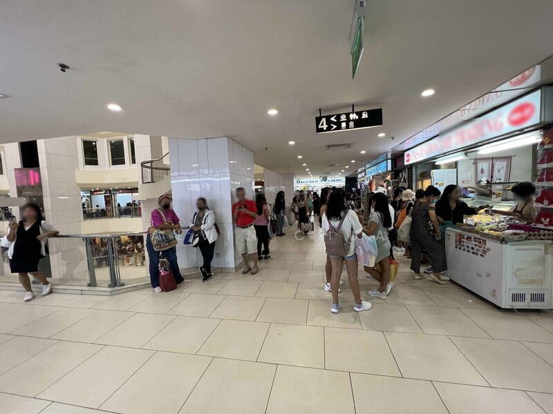 Lucky Plaza, 304 Orchard Road, 398 sqft, Mall Shop For Sale, by Alvin Chua, 500007568 - Corridor - CommercialGuru.com.sg