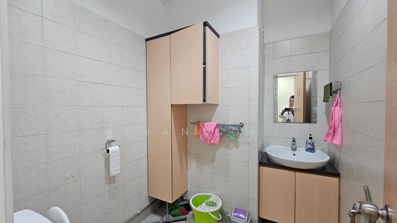 E-Centre @ Redhill, 3791 Jalan Bukit Merah, 1,992 sqft, Light Industrial (B1) For Rent, by Evan Loh, 500007569 - Bathroom - CommercialGuru.com.sg