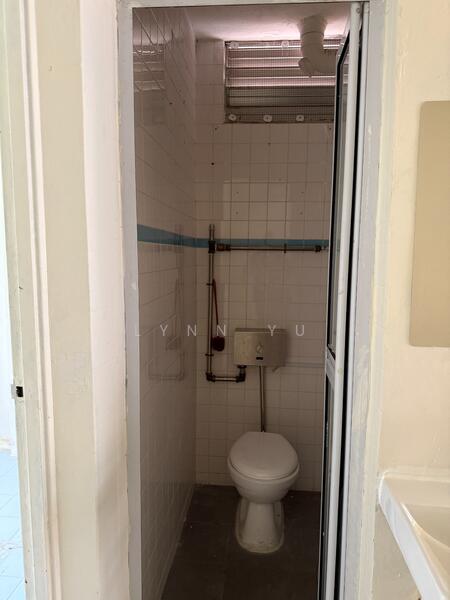 21 chai chee road, , 1,485 sqft, Shop / Shophouse For Sale, by Lynn Yu, 500007652 - Bathroom - CommercialGuru.com.sg
