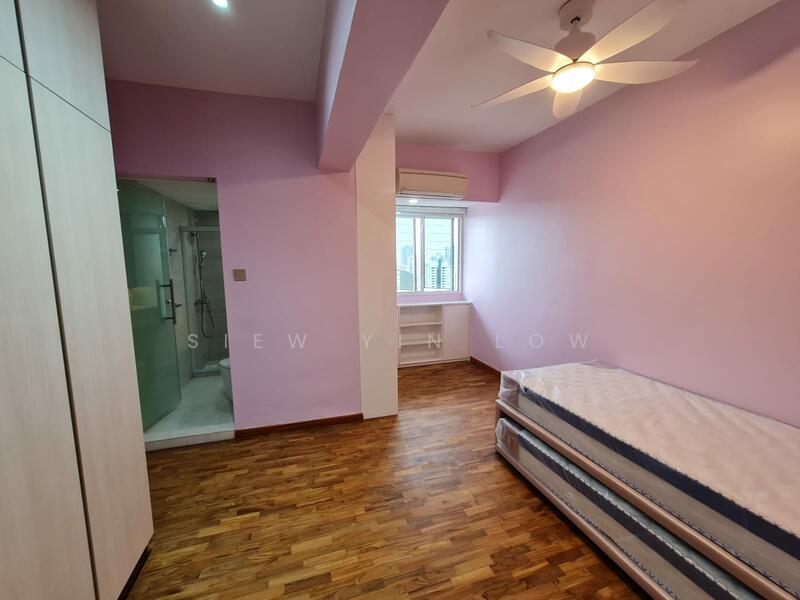 En-suite Junior Master Bedroom