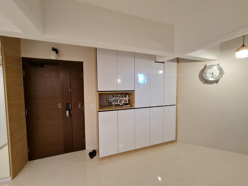 Entrance & Wide Family Area