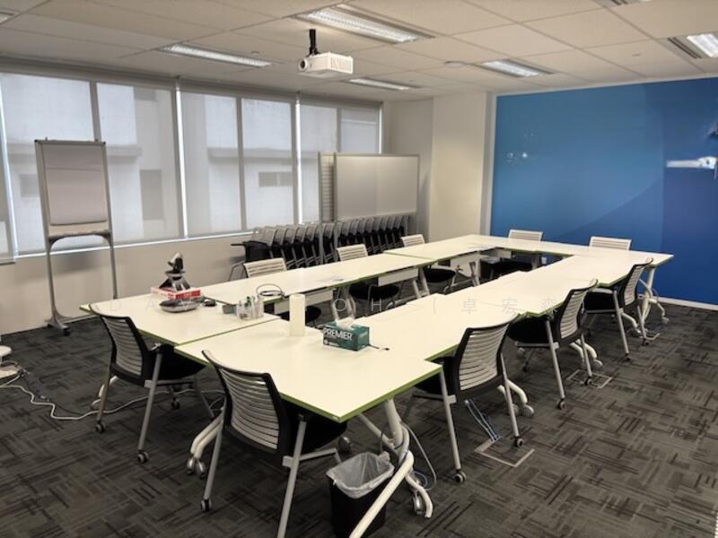 Exclusive Floor Fitted Office, Raffles Place, , 6,511 sqft, Office For Rent, by David Toh (卓宏森), 500007734 - Conference Room - CommercialGuru.com.sg