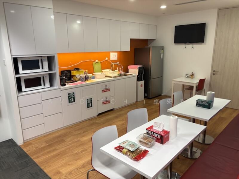 Exclusive Floor Fitted Office, Raffles Place, , 6,511 sqft, Office For Rent, by David Toh (卓宏森), 500007734 - Kitchen - CommercialGuru.com.sg