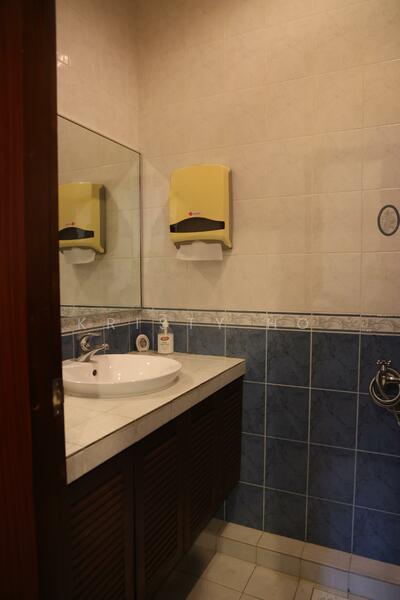 Office | Telok Ayer MRT | Good Condition, , 1,000 sqft, Office For Rent, by Kristy Ho, 500007798 - Bathroom - CommercialGuru.com.sg