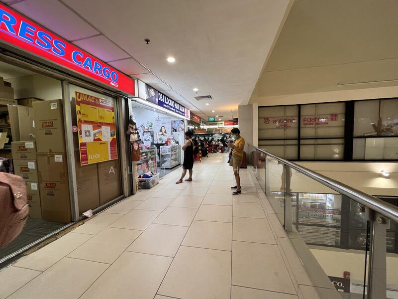 Lucky Plaza, 304 Orchard Road, 1,679 sqft, Food & Beverage For Rent, by Alvin Chua, 500007977 - Corridor - CommercialGuru.com.sg