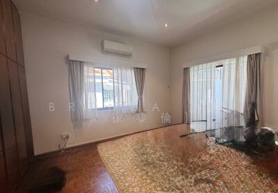 For Sale - Inter-Terrace in Prime District 10 ✧ Suits A&A or rebuild