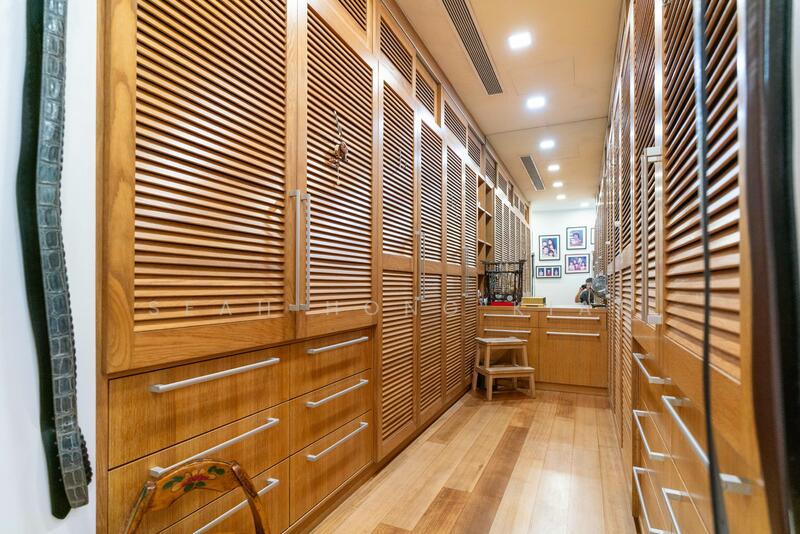 Master Walk-in Wardrobe