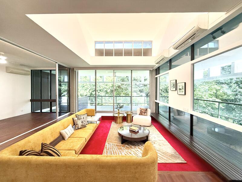 Living Room (2nd floor)