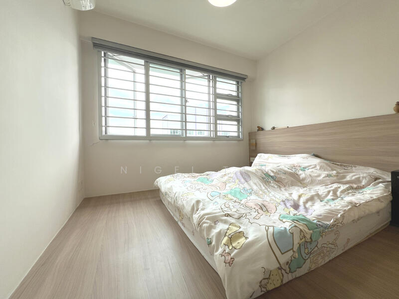 For Sale - 574B Woodlands Glen