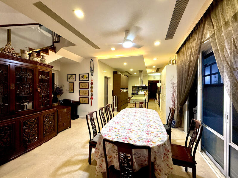 ⭐️CHEAP⭐️ 4-storey Seaside Bungalow/Detached Sembawang Park Bungalow House For Sale at S$ 6,300,000 | PropertyGuru Singapore - Dining Room