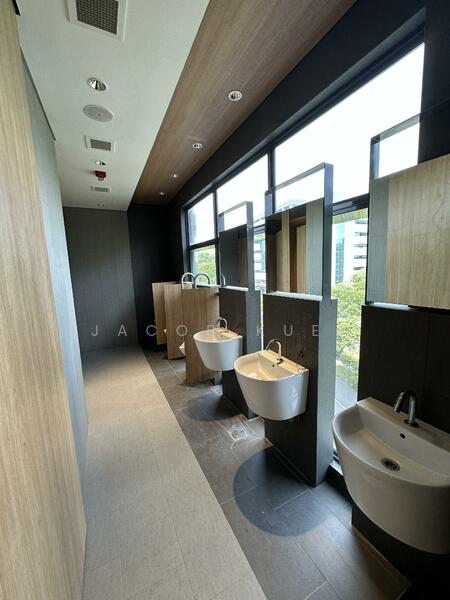 Harbour Link Innohub, , 2,046 sqft, Light Industrial (B1) For Rent, by Jacob Kuek, 500008790 - Bathroom - CommercialGuru.com.sg