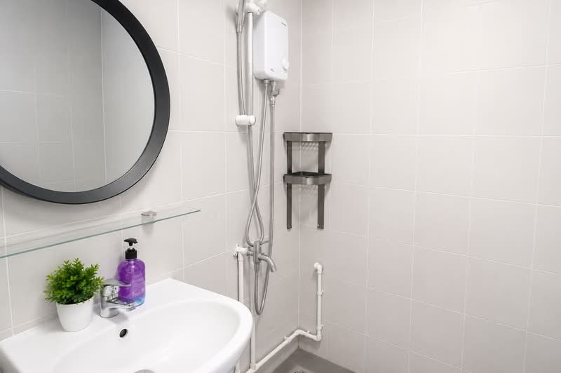 171 Bishan Street 13, 171 Bishan Street 13, 2 Bedrooms, 689 sqft, HDB Flat For Rent, by John Lee, 500009189 - Bathroom - PropertyGuru.com.sg