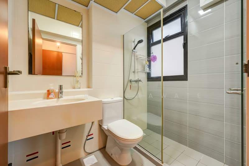 808B Choa Chu Kang Avenue 1 HDB Flat For Sale at S$ 749,999 | PropertyGuru Singapore - Bathroom
