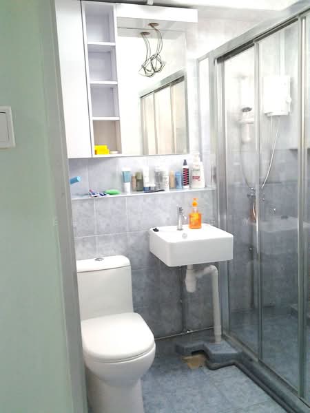505 Choa Chu Kang Street 51 HDB Flat For Sale at S$ 539,000 | PropertyGuru Singapore - Bathroom