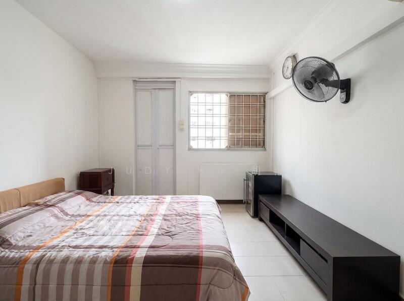 146 Bedok Reservoir Road HDB Flat For Sale at S$ 550,000 | PropertyGuru Singapore - Master Bedroom Before