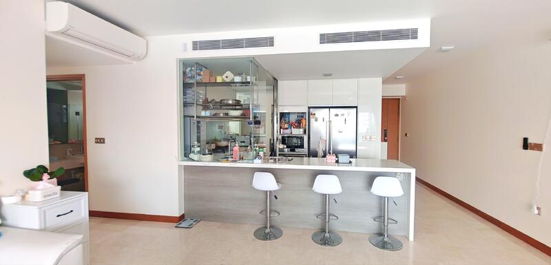 Open and enclosed ktichen