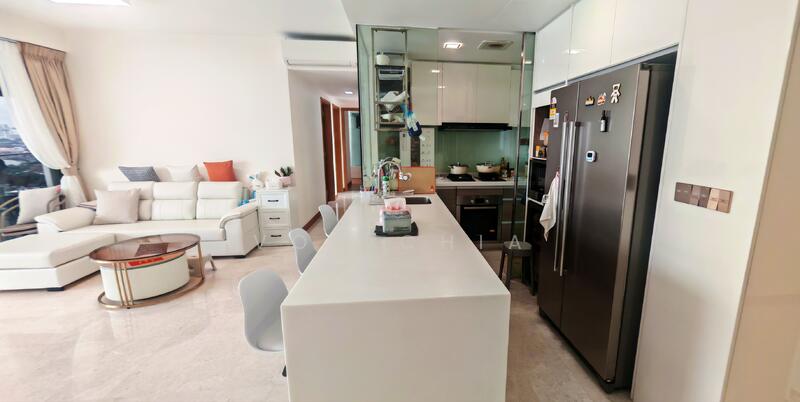 Functional kitchen set up with island