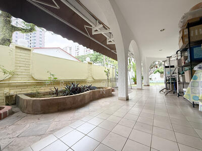 For Sale - CHEAP UNDERVALUED Freehold Landed in D19 Near Kovan MRT. Big Land Wide Frontage.