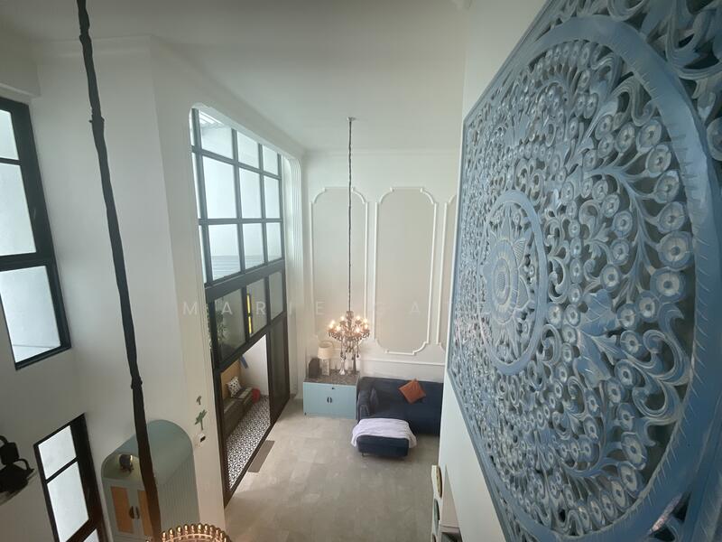 Awesome 6 meter tall ceilings