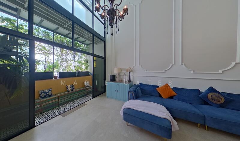 Grand Living Hall 6 meter tall ceilings