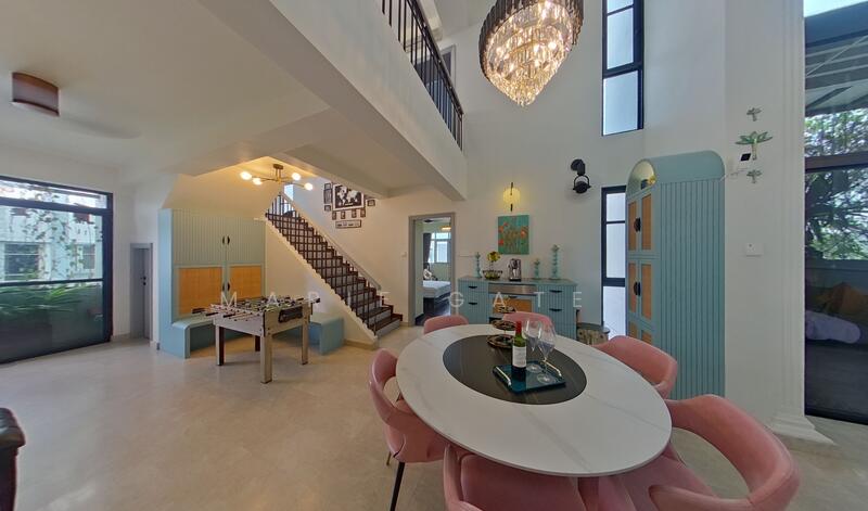 Dining Area with built in bar