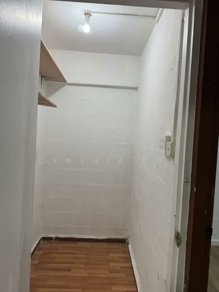 Clementi Shopping Centre, 354 Clementi Avenue 2, 730 sqft, Food & Beverage For Rent, by Cynthia Kok, 500010202 - Upstairs living quarter unit storeroom - CommercialGuru.com.sg