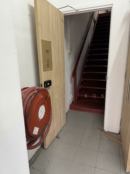Clementi Shopping Centre, 354 Clementi Avenue 2, 730 sqft, Food & Beverage For Rent, by Cynthia Kok, 500010202 - Ground floor shop back door Entrance - CommercialGuru.com.sg