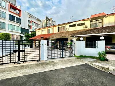 For Sale - Under $4m freehold 2 sty terrace in kovan @ Highland. Along Cul-De-Sac