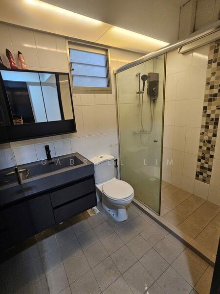487B Choa Chu Kang Avenue 5, 487B Choa Chu Kang Avenue 5, 3 Bedrooms, 1,001 sqft, HDB Flat For Sale, by Gabriel Lim, 500010446 - Master Bathroom - PropertyGuru.com.sg