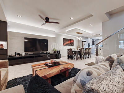 For Sale - ❤️GIANT⚡️Move In Ready! 3 Levels FREEHOLD Semi-D FULLY RENOVATED!